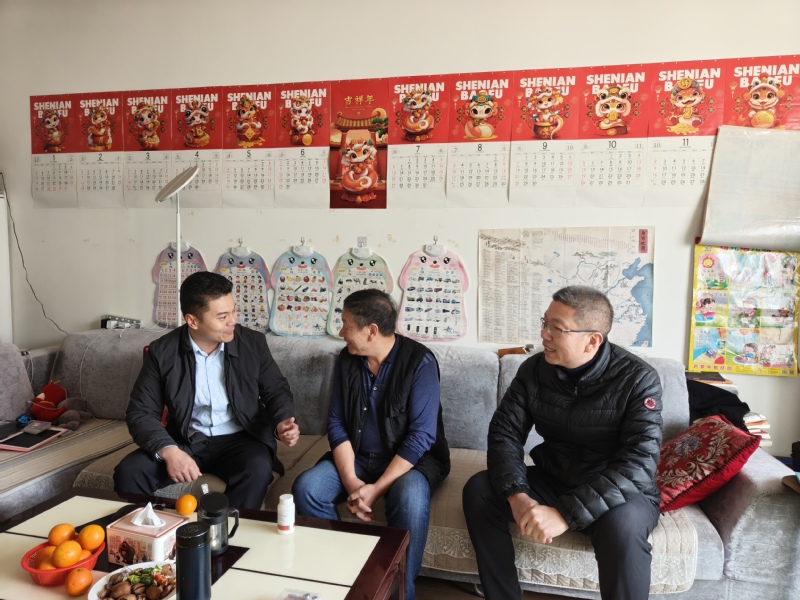 材料与化学工程学院走访慰问退休教职工
